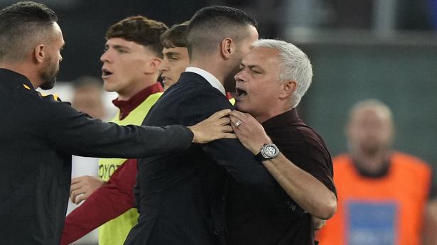 Serie A | Mourinho sees red in day of defeats for big teams