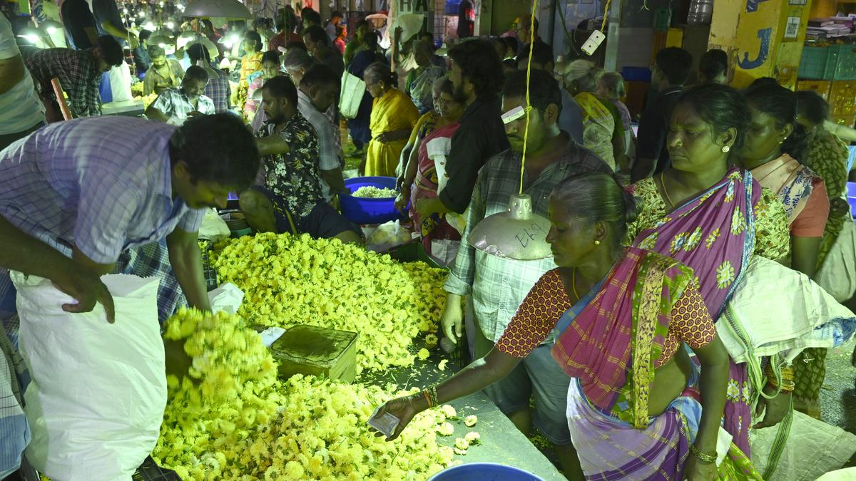 Fewer takers and sharp rain spell dampens festival sale at Koyambedu vegetable market