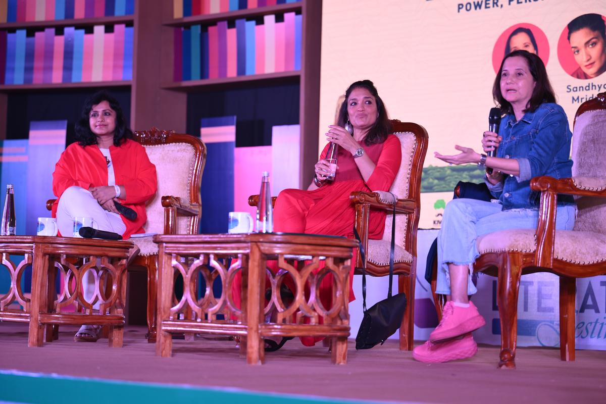 (L to R) Milee Ashwarya of Penguin Random House India, actor Sandhya Mridul and film critic Anupama Chopra.