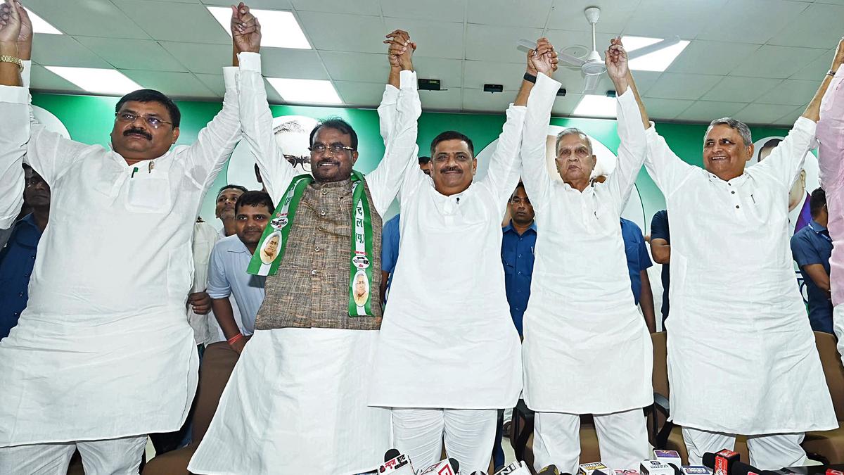 Ex-Bihar minister Shyam Rajak returns to JD (U)