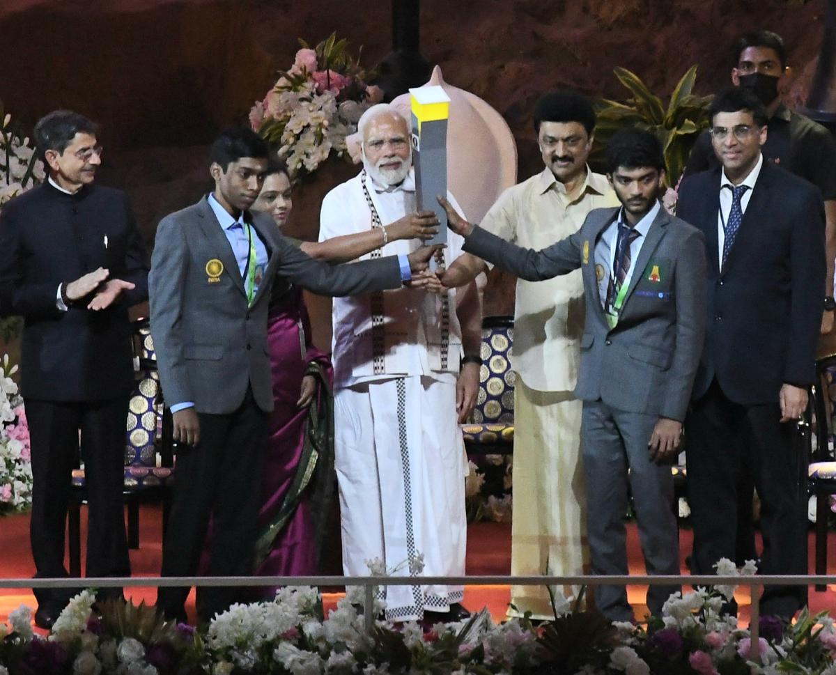 Prime Minister Narendra Modi holding the Chess Olympiad Torch along 
with Tamil Nadu Chief Minister M.K. Stalin and Grandmasters Vishwanathan Anand, R. Praggnanandhaa, D. Gukesh and International Master S. Vijayalakshmi on July 28, 2022