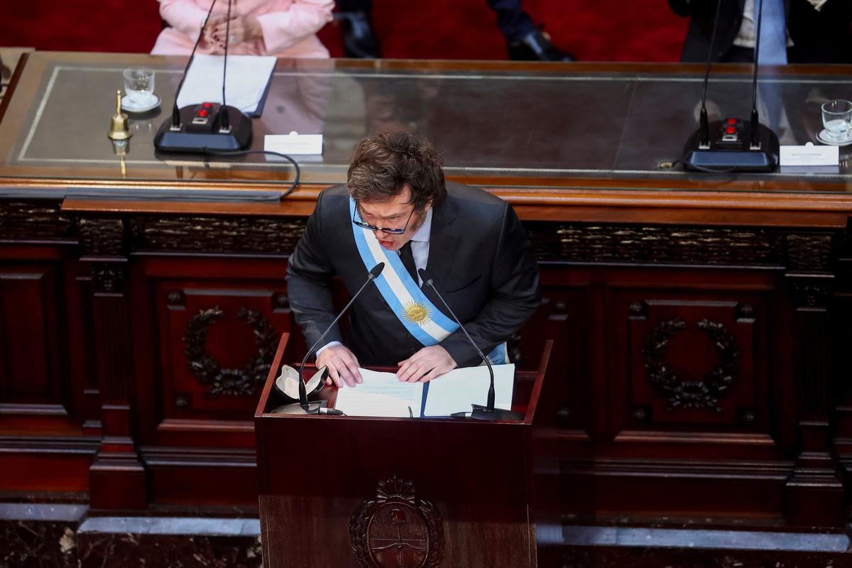 Milei advierte al parlamento argentino que gobernará “con o sin” apoyo político