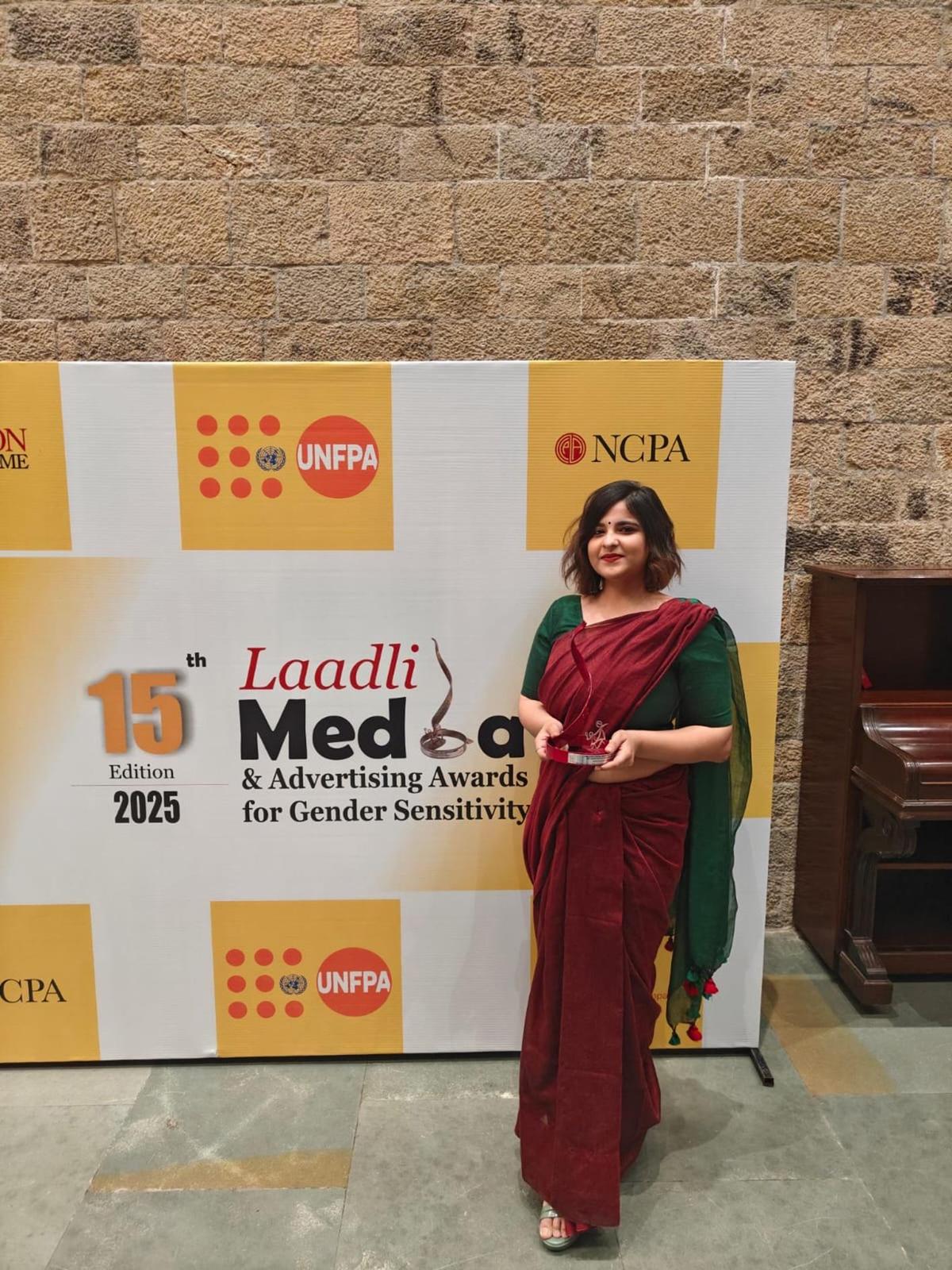 Ashna Bhutani with her award in Mumbai on November 19, 2025.