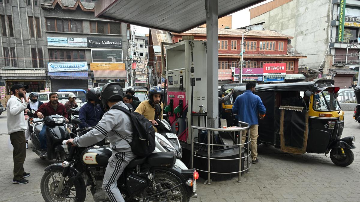 India has 60 days of fuel stocks, government says dismissing shortage reports as misinformation - The Hindu