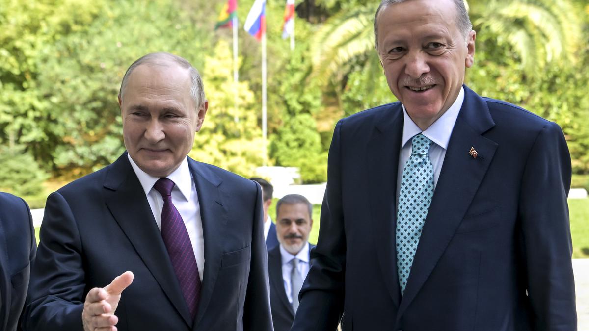 Turkey’s President meets Russia’s Putin and aims to revive the wartime Ukraine grain export deal