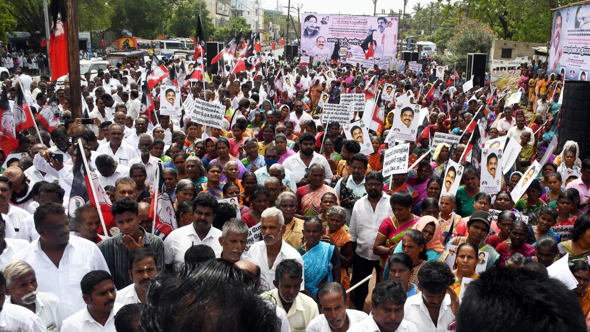 AIADMK stages demo demanding sacking of Senthilbalaji, condemn pathetic law and order situation