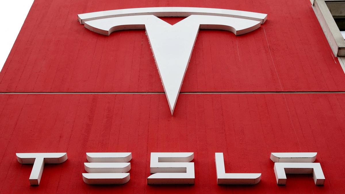 Tesla moves to push lawsuit over mass layoffs out of court