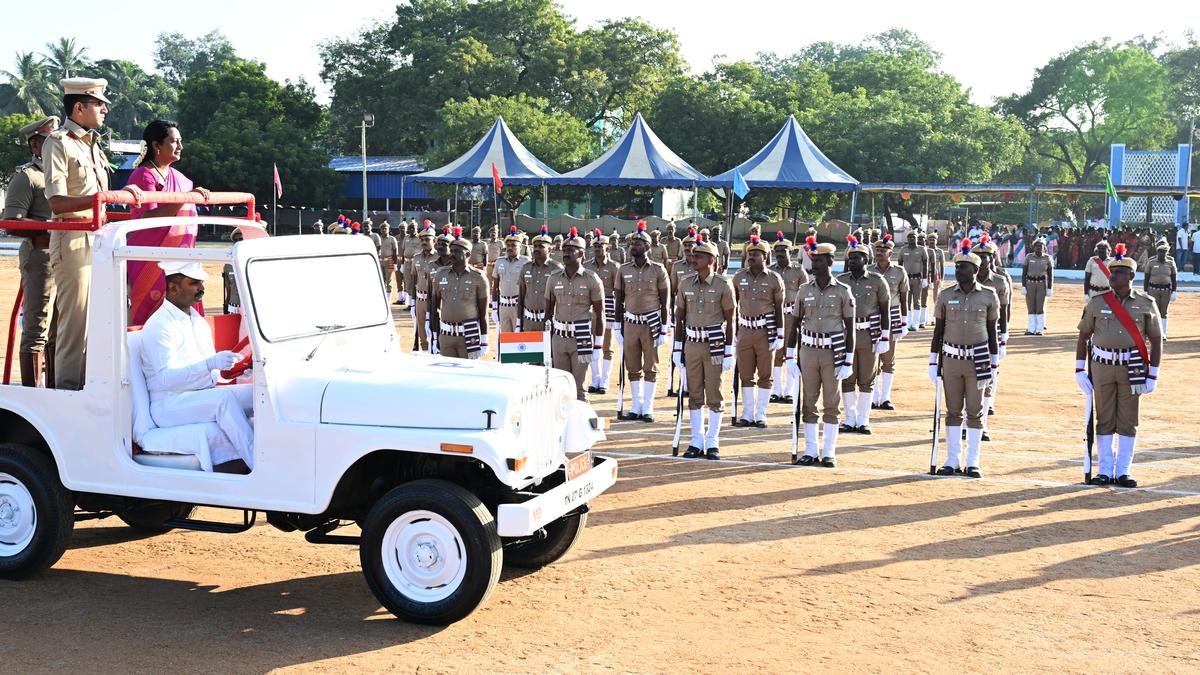 Collector unfurls national flag on 76th Republic Day