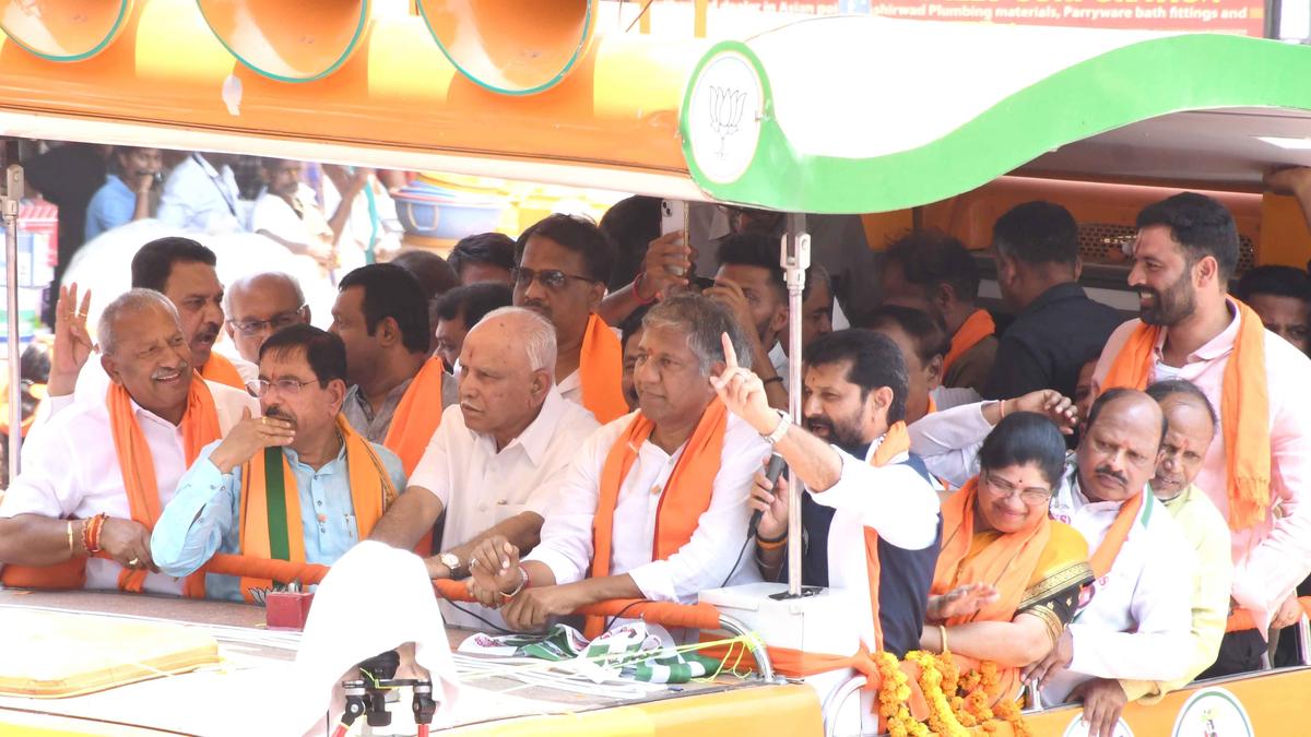 Pralhad Joshi, accompanied by Yediyurappa and Shettar, files nomination papers amid much fanfare in Dharwad