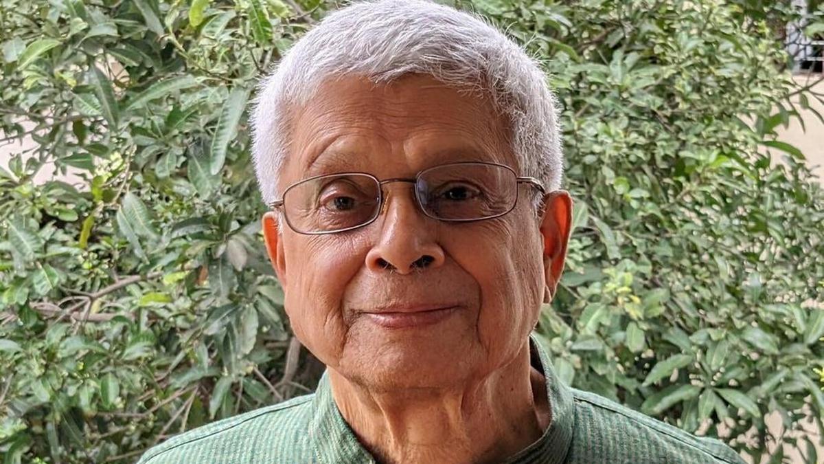 Festschrift for khadi-wearing economist M.V. Nadkarni released in Bengaluru 