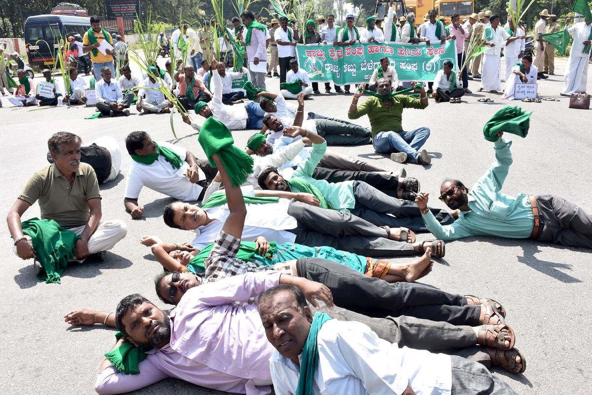 Farmers stage rasta roko demanding higher FRP for sugarcane