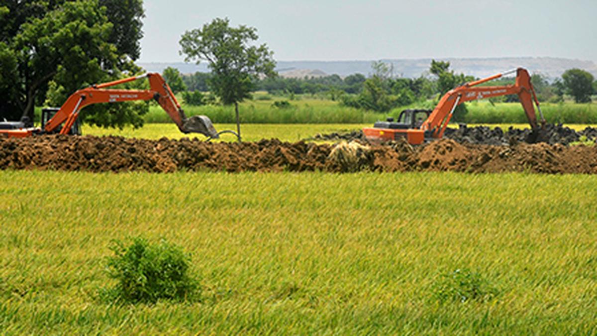 NLC land acquisition issue | CPI (M) MLAs stopped from visiting Melvalayamadevi village