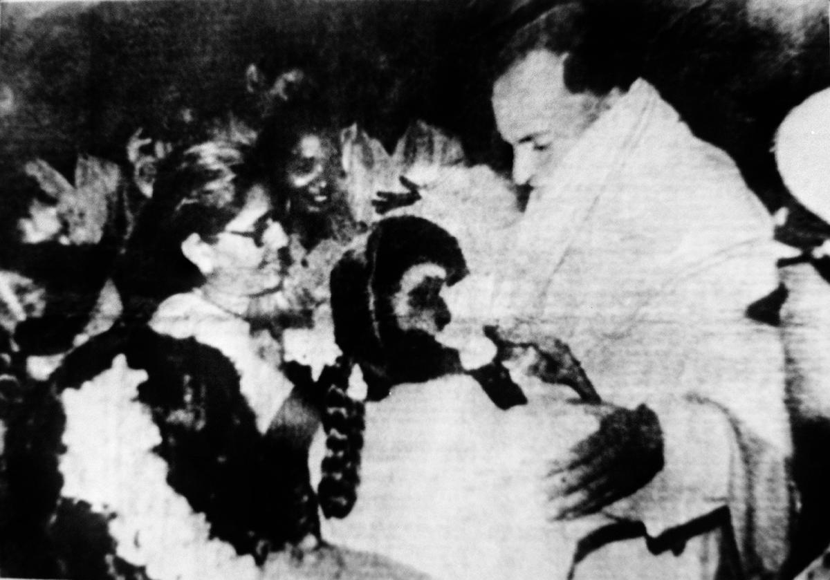 राजीव गांधी की हत्या से कुछ क्षण पहले ली गई उनकी एक तस्वीर। राजीव गांधी की हत्या से कुछ क्षण पहले ली गई उनकी एक तस्वीर।