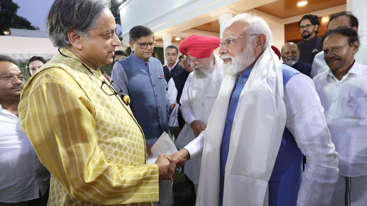 https://th-i.thgim.com/public/incoming/nrsamj/article69679848.ece/alternates/LANDSCAPE_1200/Modi%20all-party%20delegation.jpg