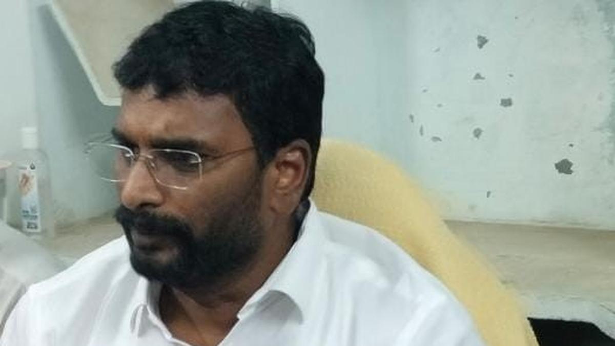 Y.S. Jagan loyalists are behind the murder of Vivekananda Reddy, alleges former Minister Kondru Muralimohan