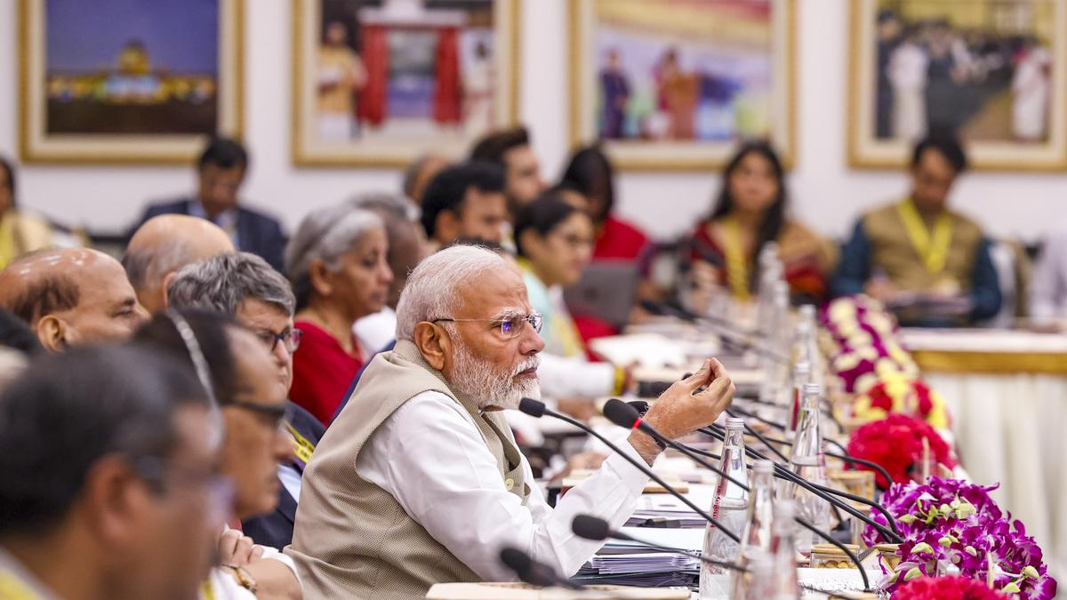 At NITI Aayog meeting, PM Modi calls for combined efforts of States