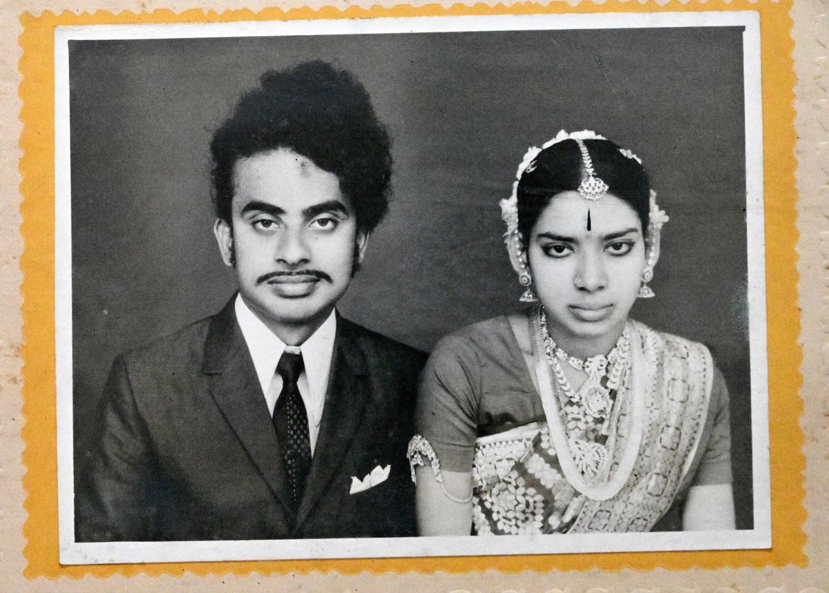 Writer Rajesh Kumar and his wife Dhanalakshmi on their wedding day on 17-02-1975.