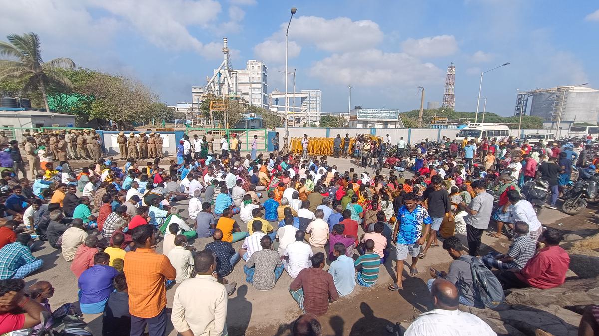 Periyakuppam residents’ protest against fertiliser plant enters second day