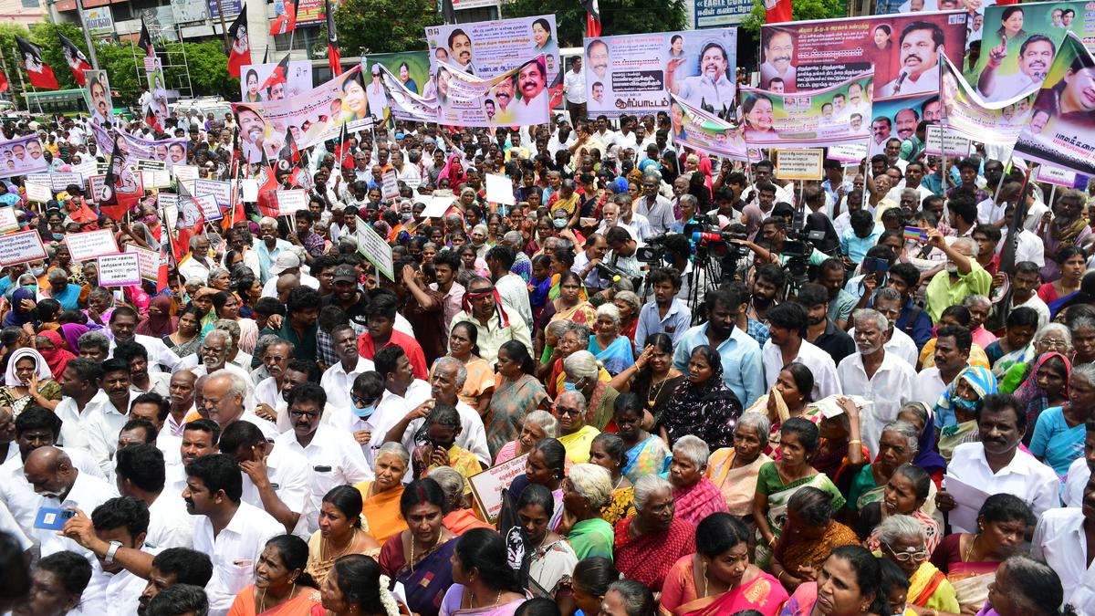 AIADMK stages demonstration against power tariff hike