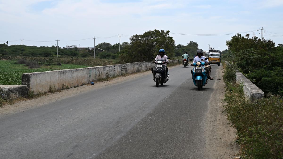 Residents pitch for early construction of new bridge across Koraiyar on Madurai Main Road