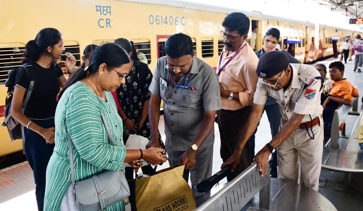 Coimbatore police, Fire Services, Health Dept., urge for safe use of firecrackers on Deepavali