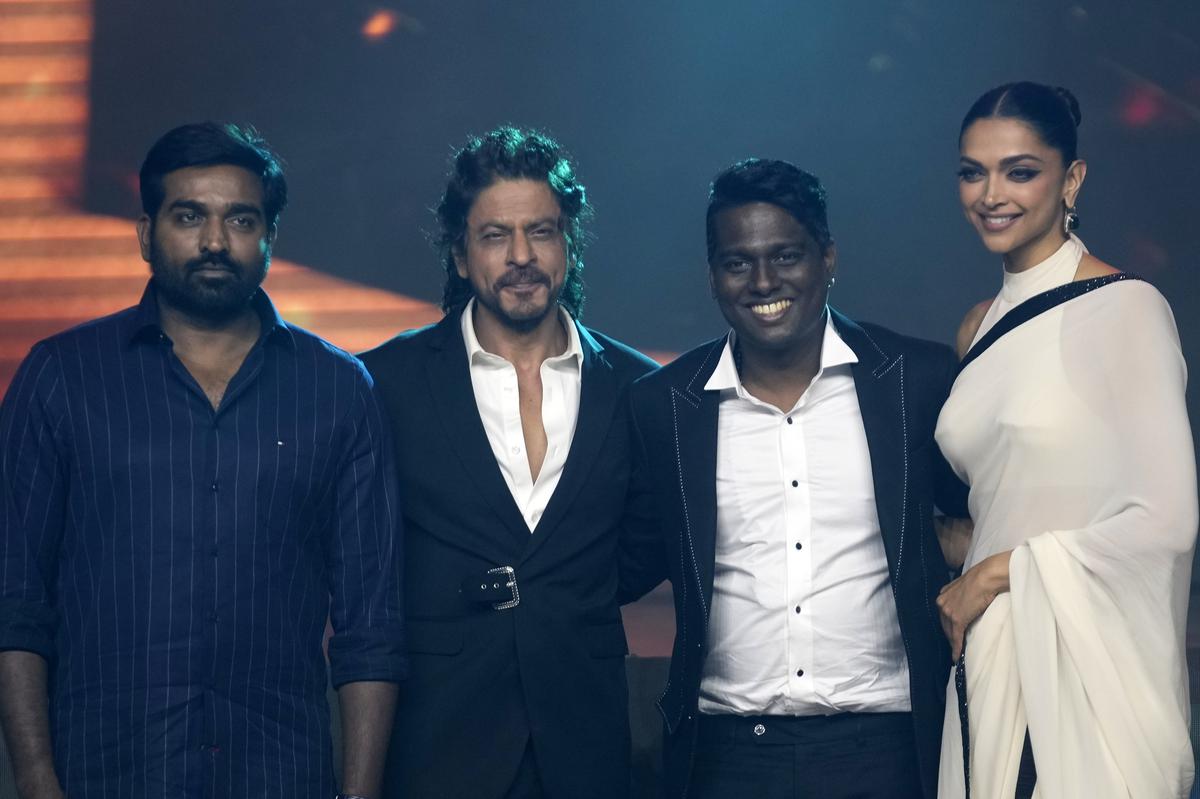 Vijay Sethupathi, Shah Rukh Khan Atlee Kumar and Deepika Padukone pose for photographs