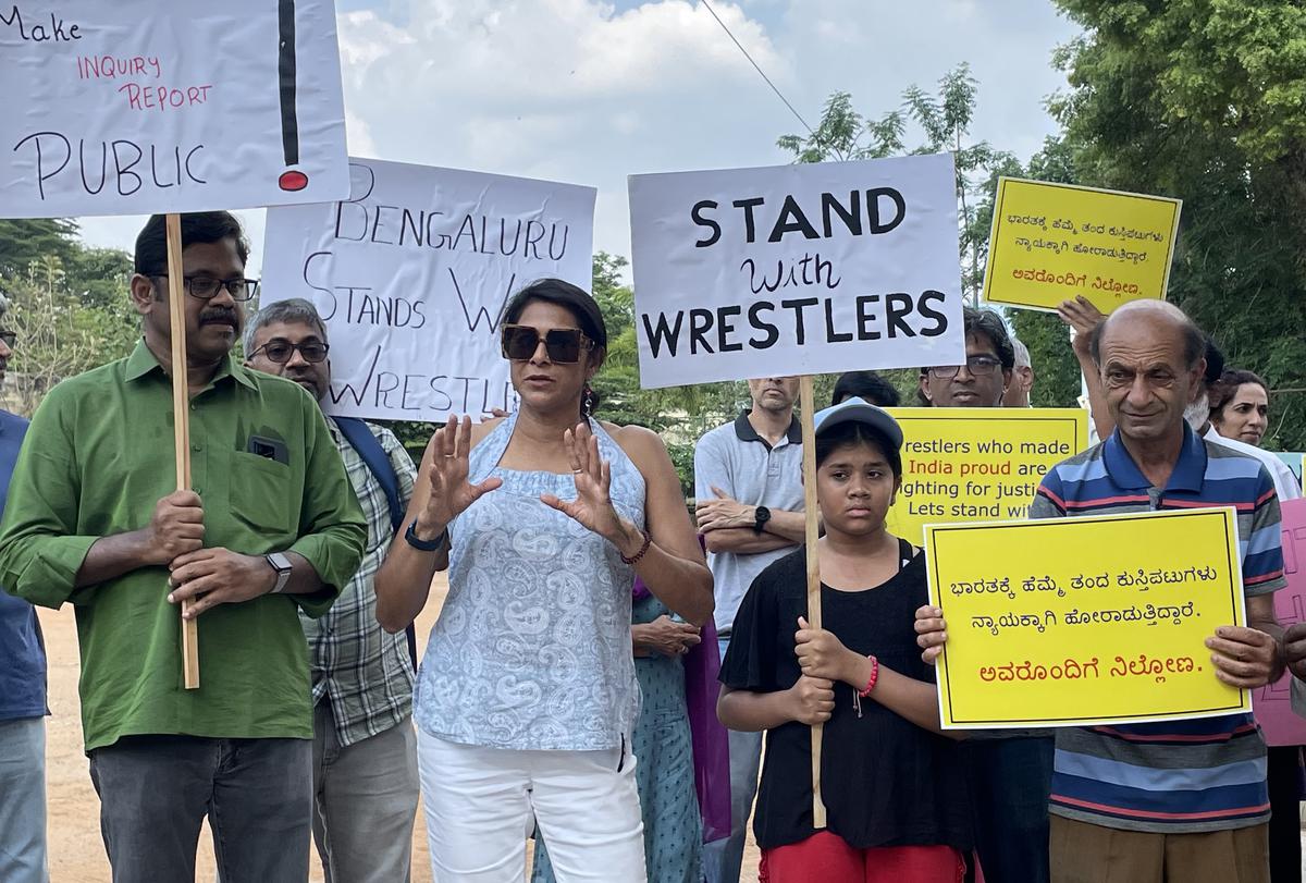 Wrestlers' protest: Sportspersons, writers, civil society organisations  express solidarity in Bengaluru - The Hindu