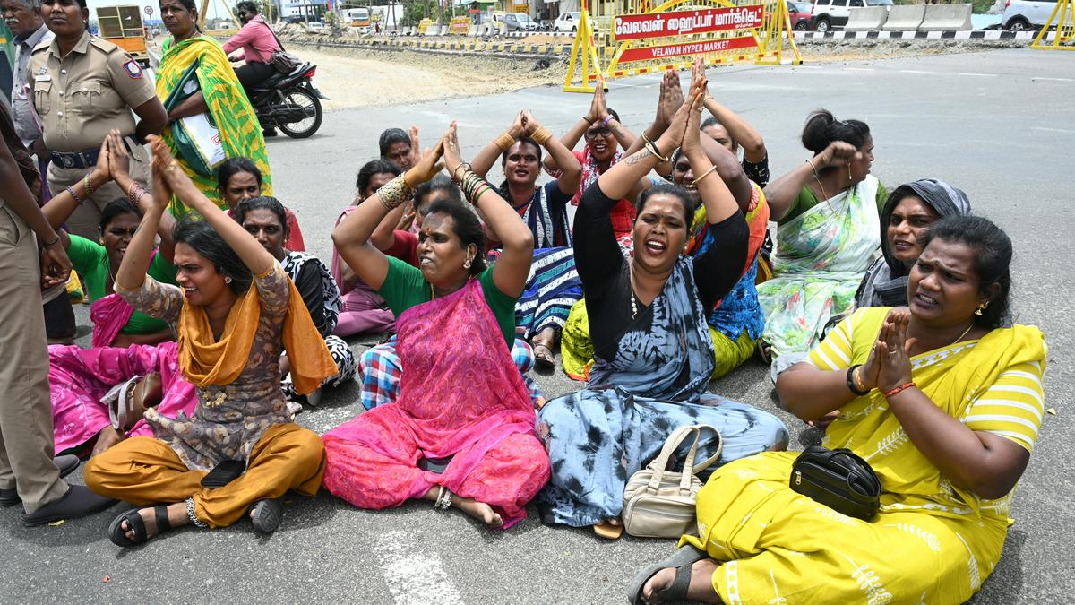 Transpersons stage road blockade in Thoothukudi, demanding immediate housing