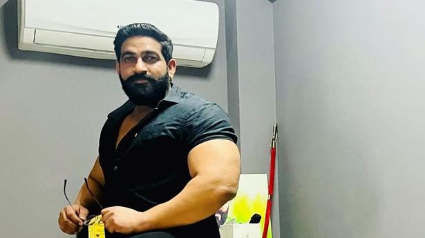NBW against bodybuilder Bobby Kataria for drinking in middle of road
