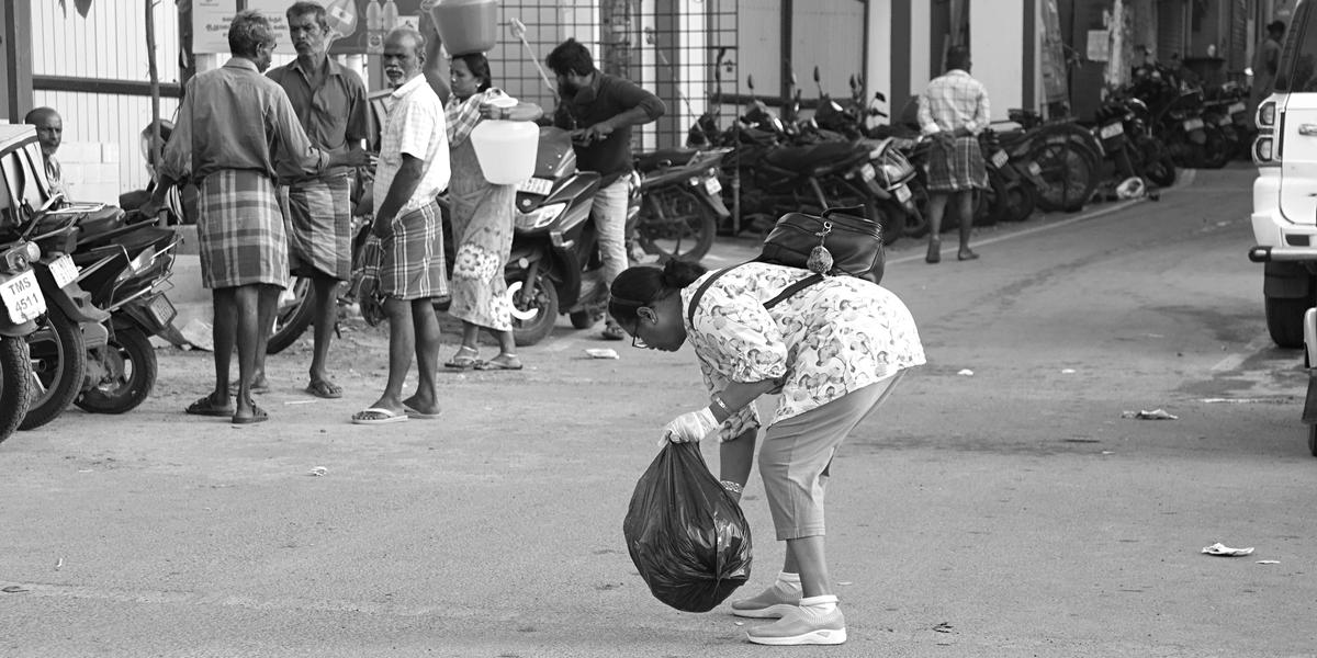 A volunteer from Chennai Ploggers