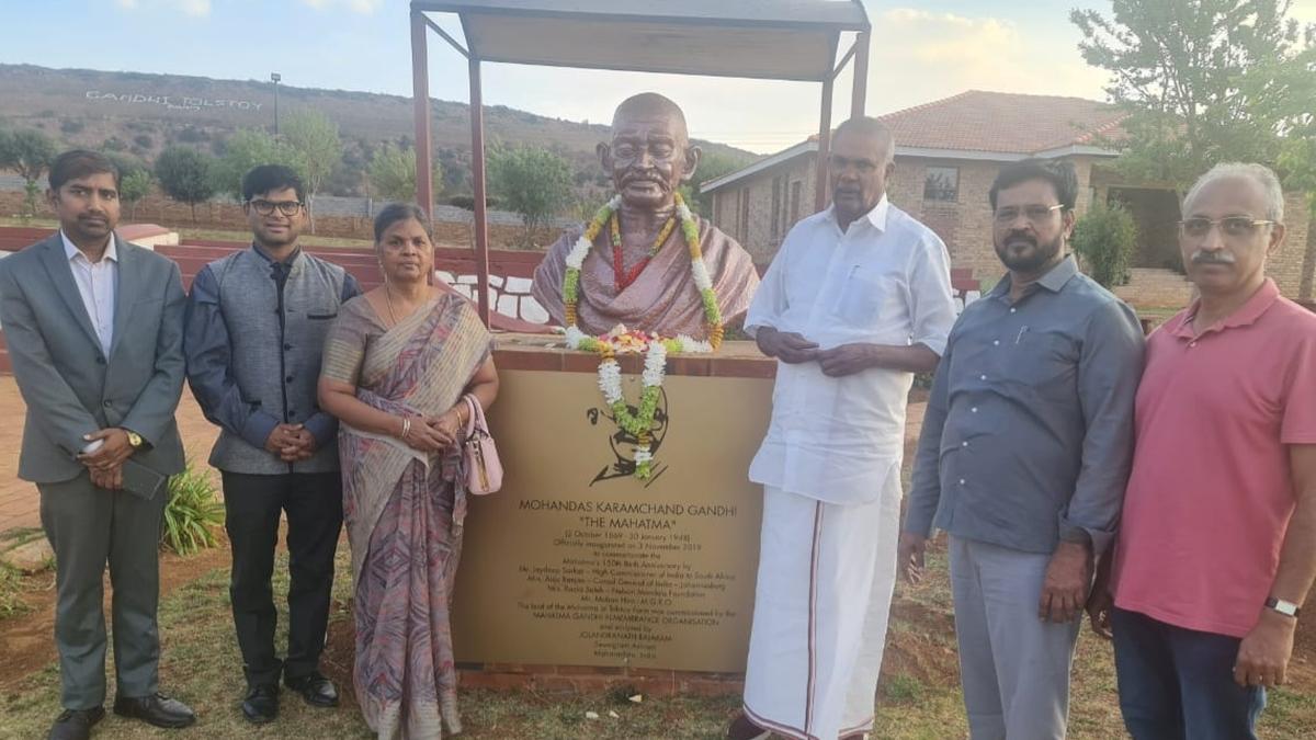 Appavu sponsors framing of Gandhi’s photos in Johannesburg library