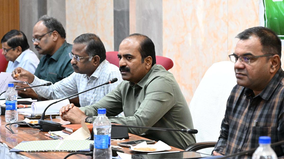 Paddy on 300 acres wilting as no water released in Third, Fourth Reaches of Manimuthar Dam, farmers complain