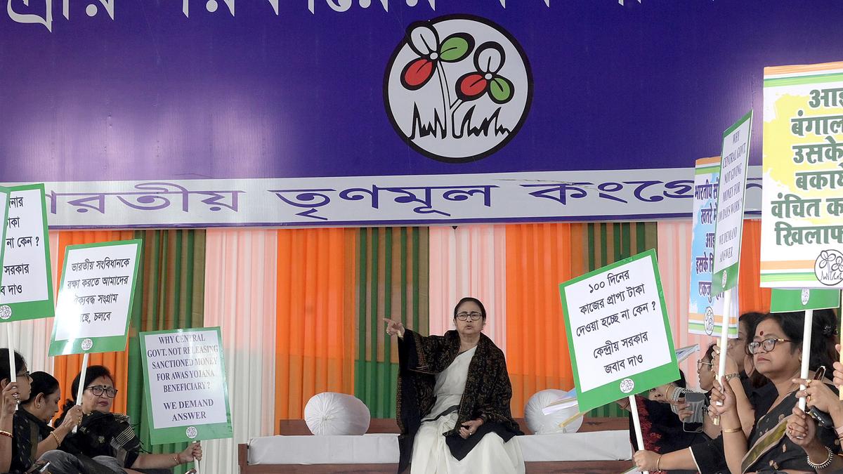 Mamata spends night on dharna over West Bengal's 'dues' from Centre