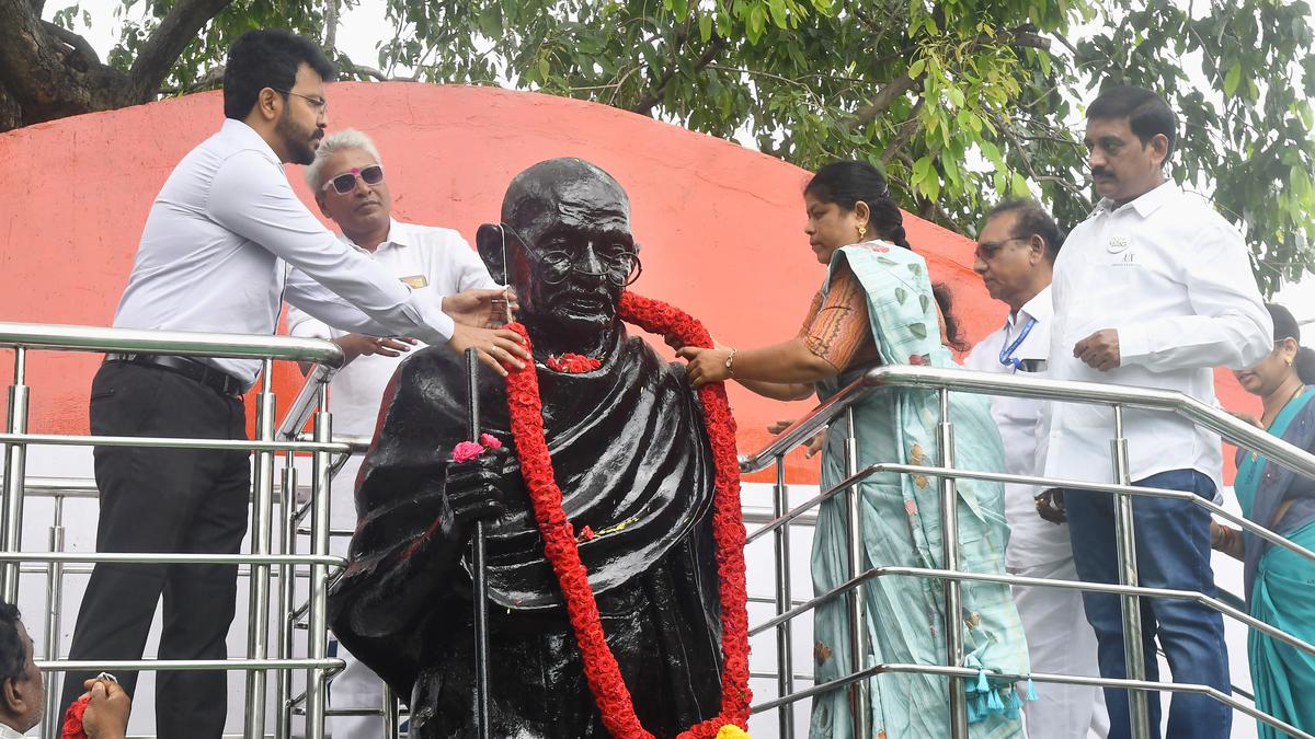 Rich tributes paid to Mahatma Gandhi and Lal Bahadur Shastri on their birth anniversary
