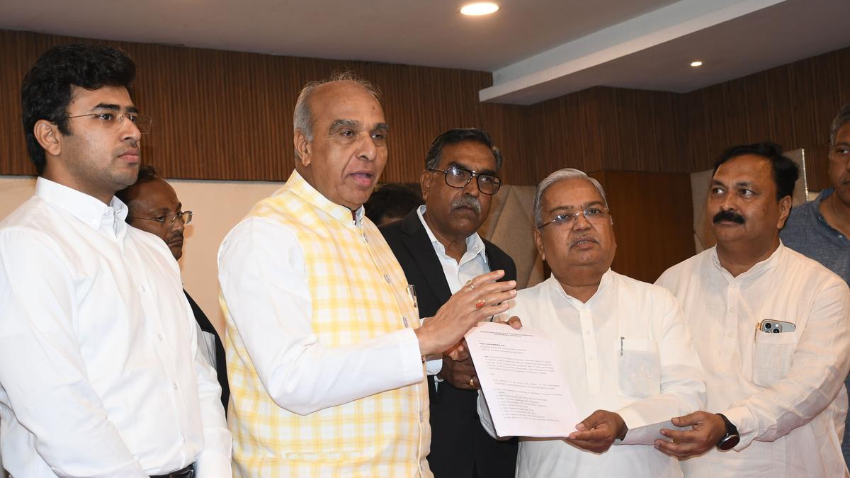 Farmers, various groups led by BJP leaders submit representations to waqf bill JPC chairman in Hubballi