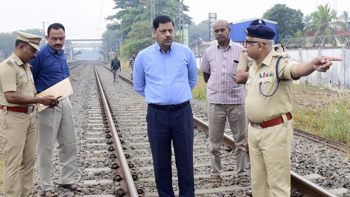 Multiple agencies at work to collect evidence in Kerala train arson