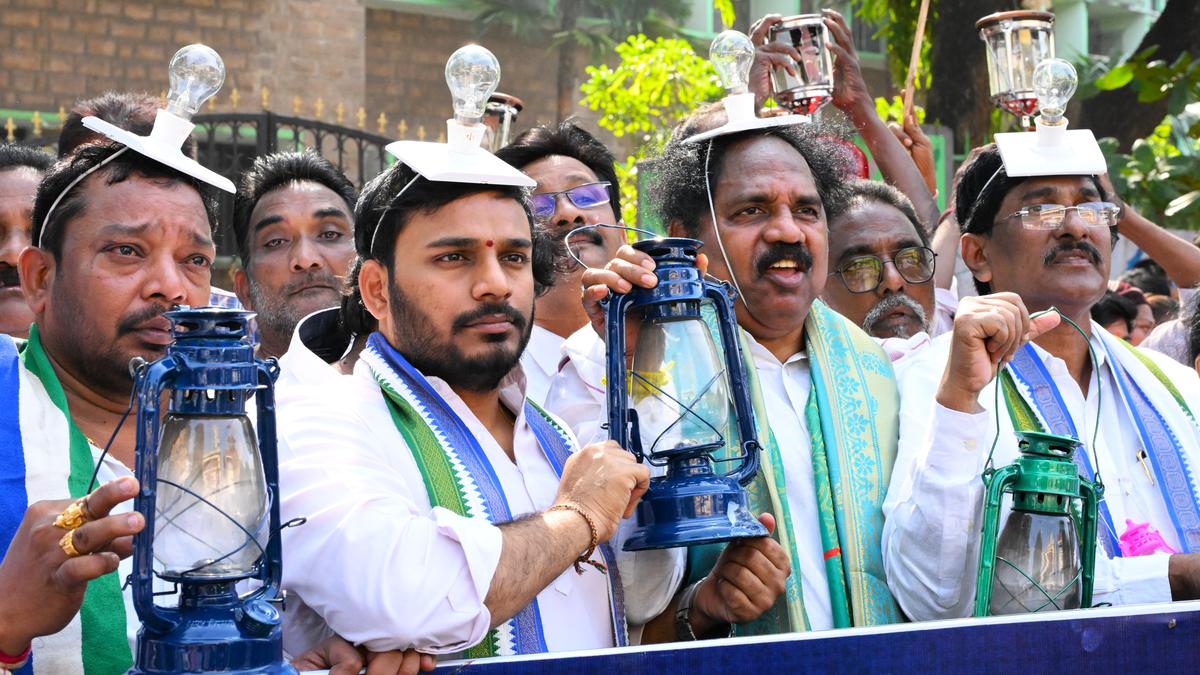 YSRCP leaders take part in ‘Porubata’ protest against power tariff hike
