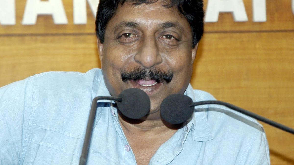 ‘We shared a strong bond’: Filmmaker Sathyan Anthikad remembers his longtime friend and collaborator Sreenivasan