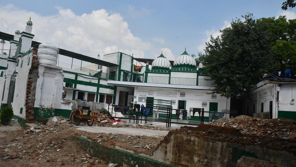 Take no action on notice to mosques for encroachment: Delhi HC to Railways