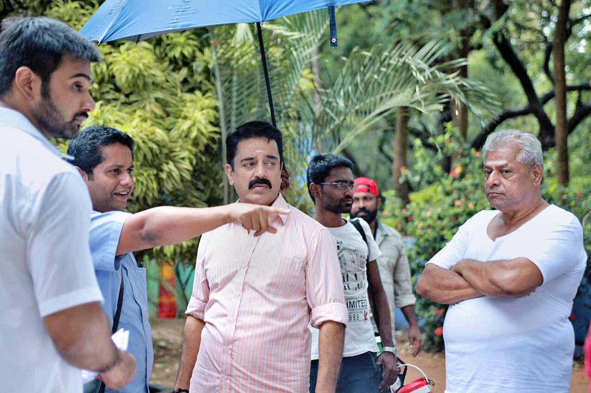 Jeethu joseph (left) still in one place from 'Papanasam'
