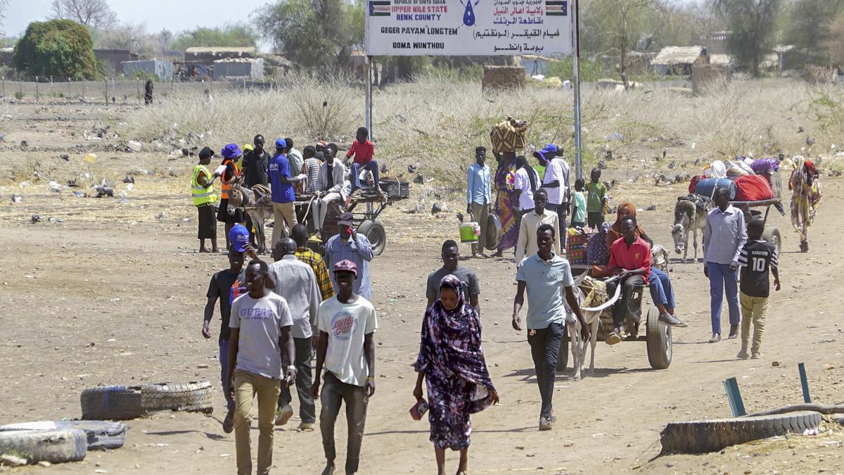 Sudan envoys begin talks amid pressure to end conflict