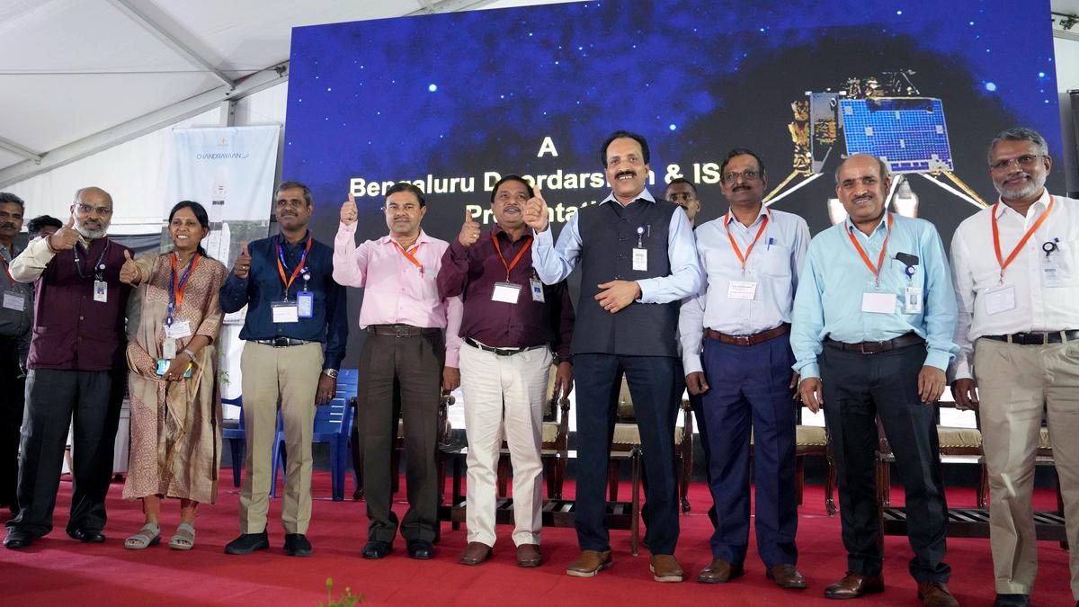 Opposition leaders congratulate ISRO for dedication, ingenuity