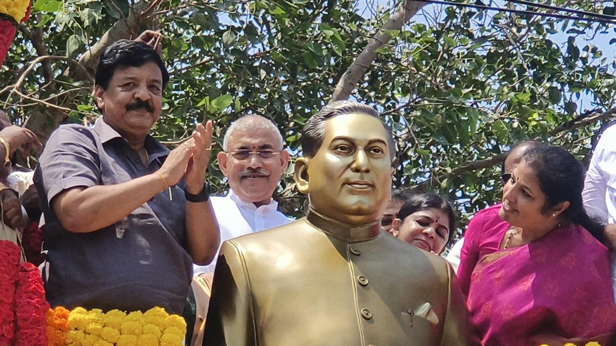 Relangi’s life-size bronze statue unveiled on Godavari bank in Rajamahendravaram