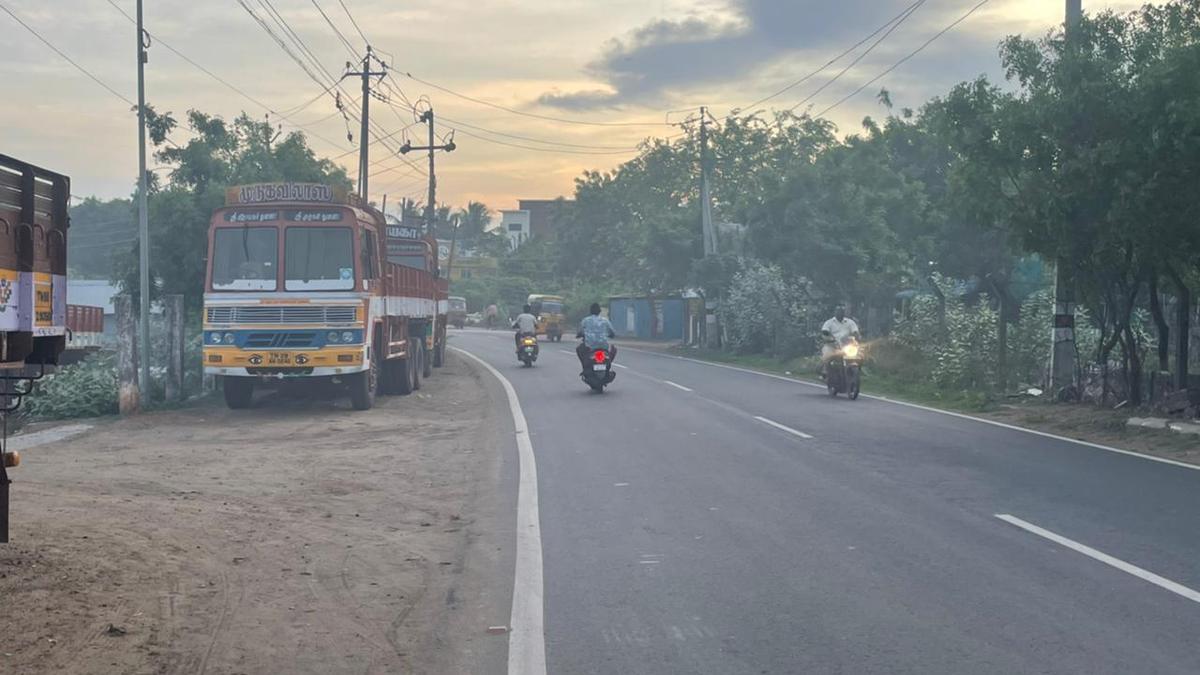 Smoke from Kottaivasal garbage dump in Nagapattinam chokes residents in the area