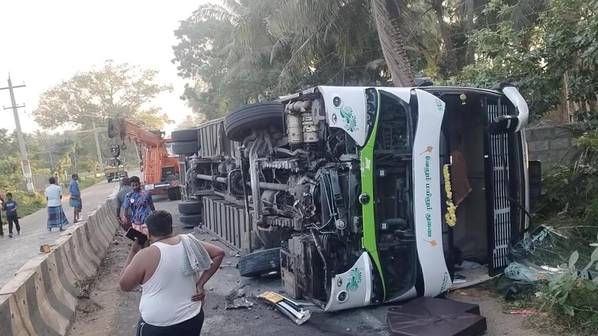 40 commuters injured after omni bus hits central median and topples near Thovalai