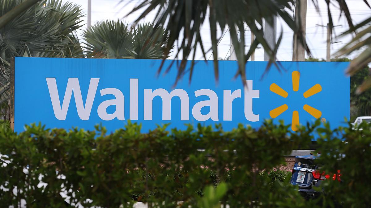 One killed, 2 injured in shooting at Walmart in Florida