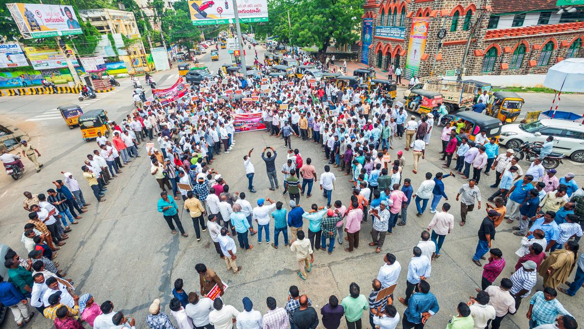 Over 1,000 employees of Electricity Department stage ‘Maha Shanti rally’ in Ongole