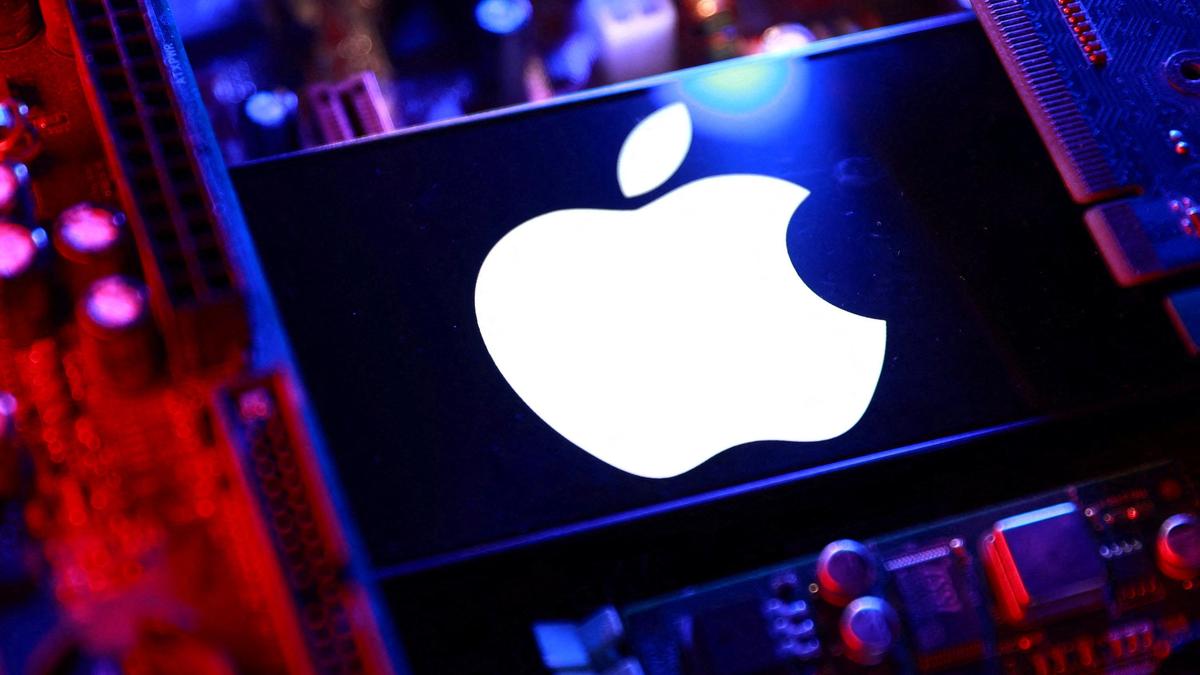 Apple holds talks with Intel, Samsung for U.S. chipmaking: Report