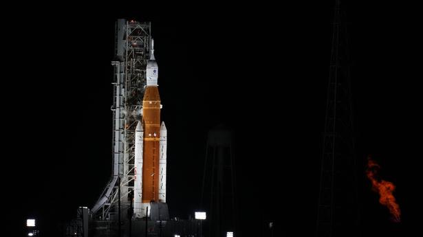 Fuel leaks threaten to delay launch of new NASA moon rocket