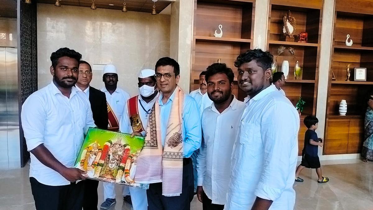 CJI accorded traditional welcome in Tirupati